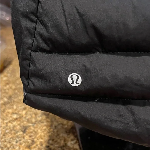 Lululemon vest size 8 - Picture 2 of 4